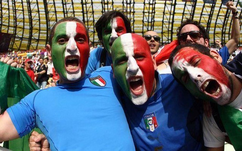 Tifosi là gì là thuật ngữ chỉ các cổ động viên cuồng nhiệt của bóng đá Ý